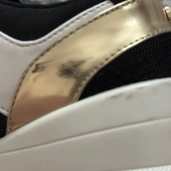 Michael Kors Black, White, with gold accent - Picture 4 of 5